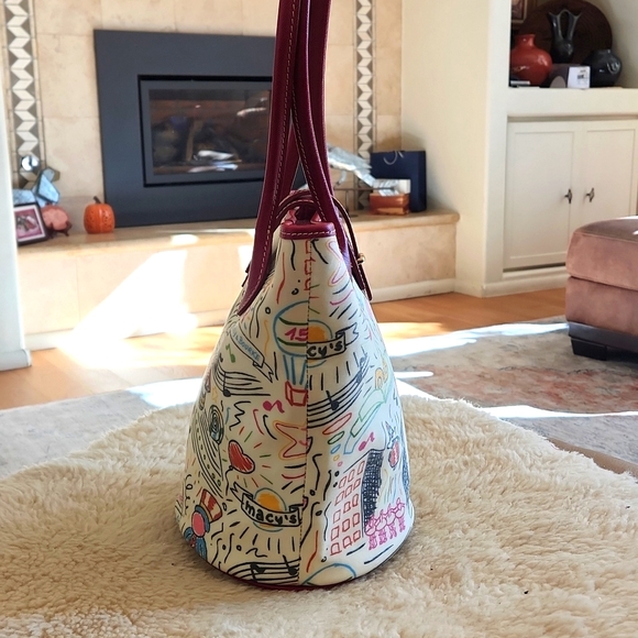 NWOT Rare Dooney & Bourke North/South Cindy Macy's Parade Collectible Tote ๐๐ฅ - Picture 9 of 17